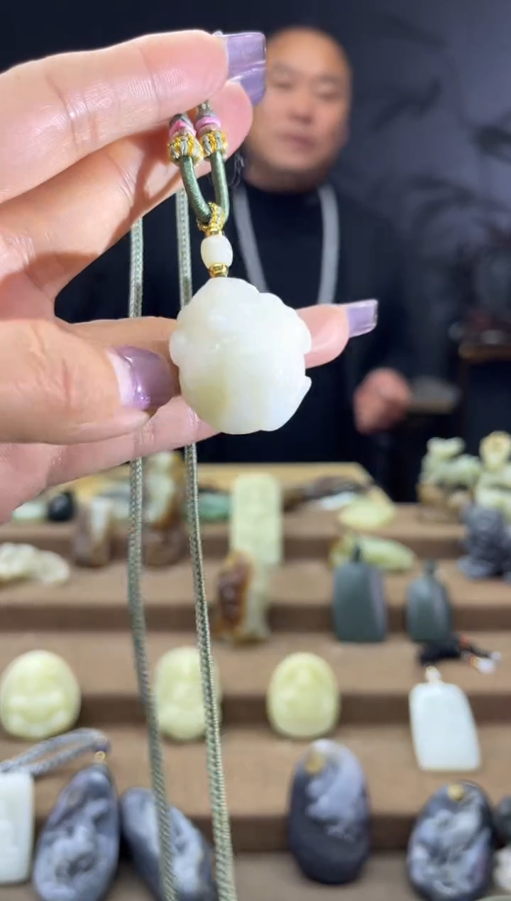颈饰未镶嵌和田玉1
