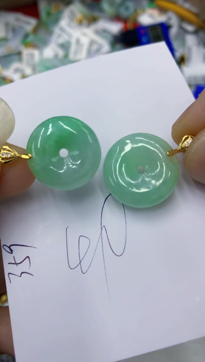 翡翠未镶嵌颈饰11111111111多样性发其一