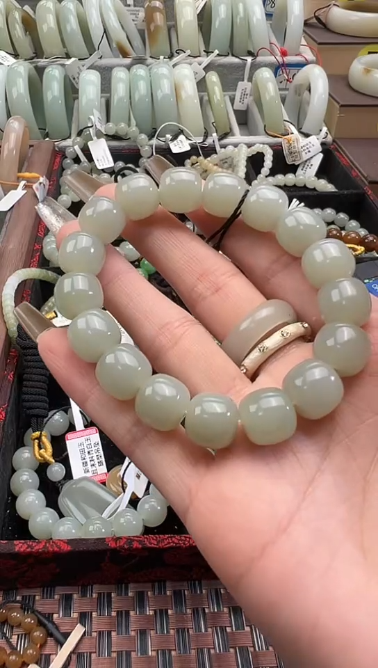 【闪购商品】和田玉手串未镶嵌且末料青白玉老型珠手串卡11*12