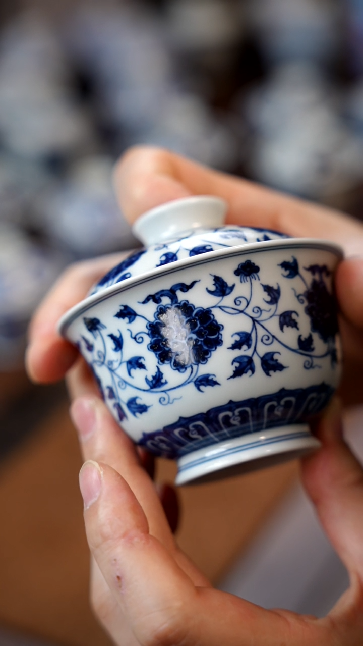 【闪购商品】130缠枝花卉盖碗111111