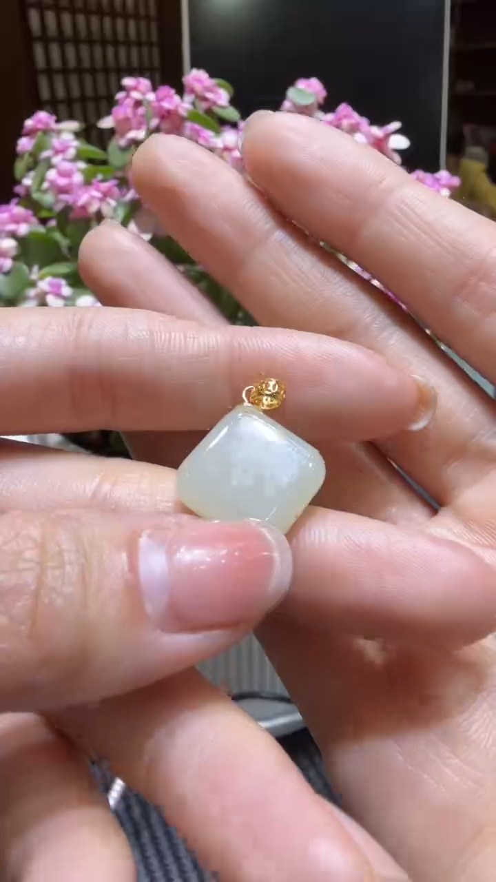 颈饰未镶嵌和田玉挂件