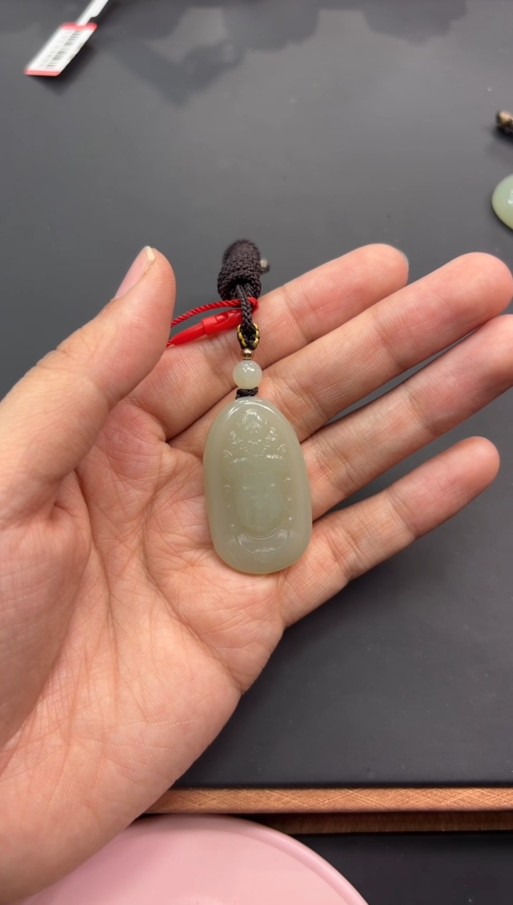 【闪购商品】和田玉吊坠(赠链)未镶嵌且末微色差近矿吊坠