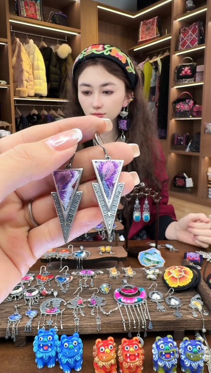 【闪购商品】织绣143黔东南苗族刺绣