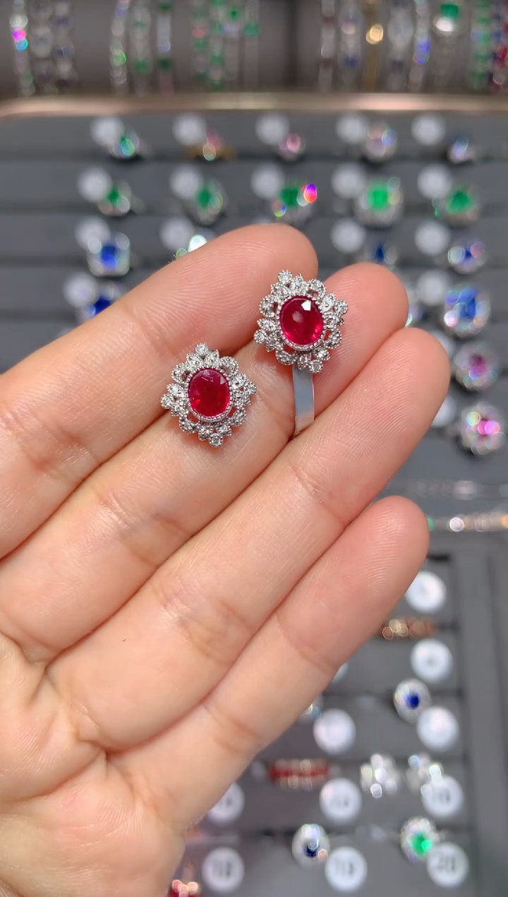 【闪购商品】红宝石耳钉18K金镶嵌1.25CT