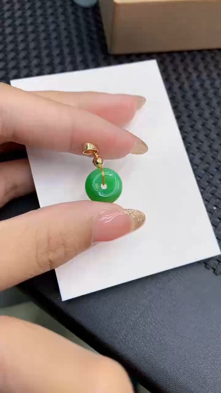 【闪购商品】翡翠未镶嵌颈饰            8