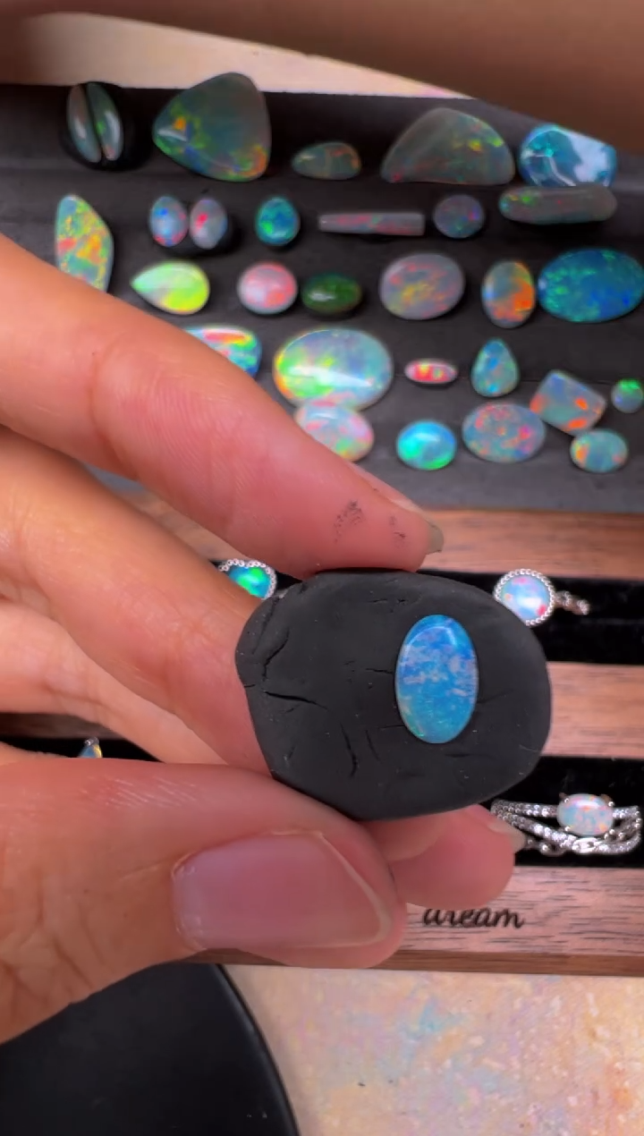 未镶嵌欧泊宝石<苏苏特选>澳洲天然欧泊 5.5*8.7 mm