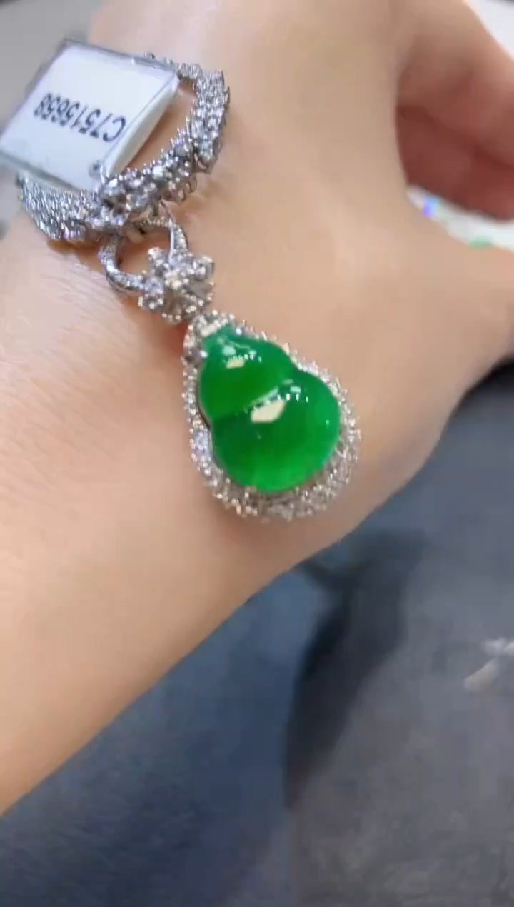 【闪购商品】翡翠吊坠(不含链)18K金镶嵌D35