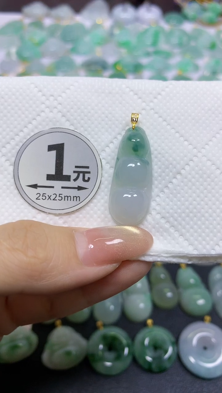 颈饰18K金镶嵌翡翠天然翡翠A货