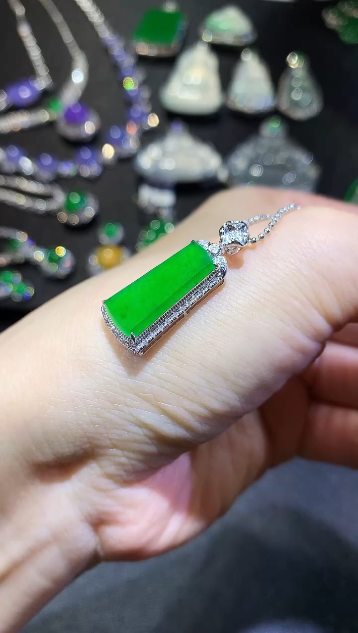 【闪购商品】翡翠吊坠(不含链)18K金镶嵌9-无事牌（多样性发货一件