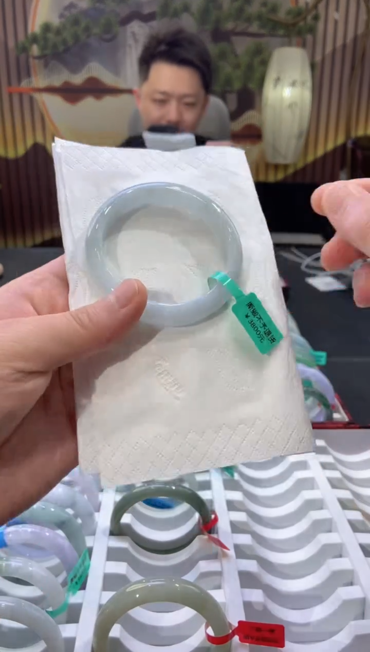 翡翠手镯未镶嵌多人02672