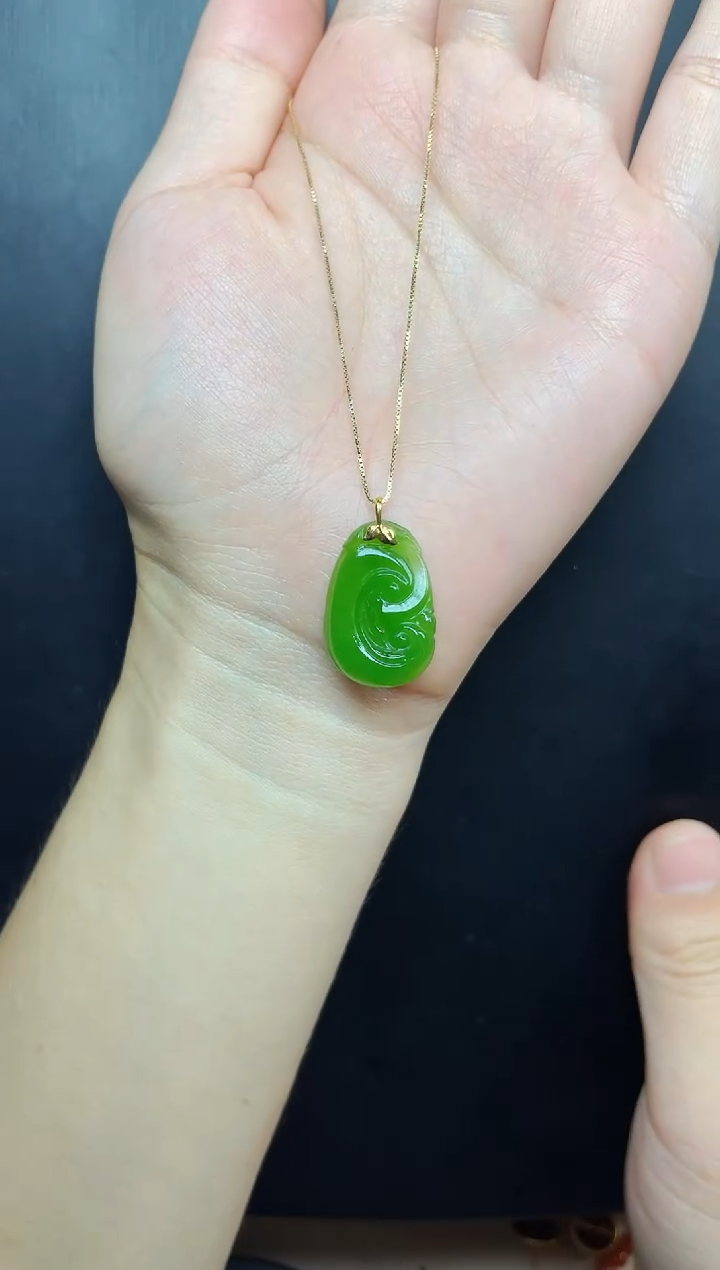 和田玉18K金镶嵌颈饰如意06