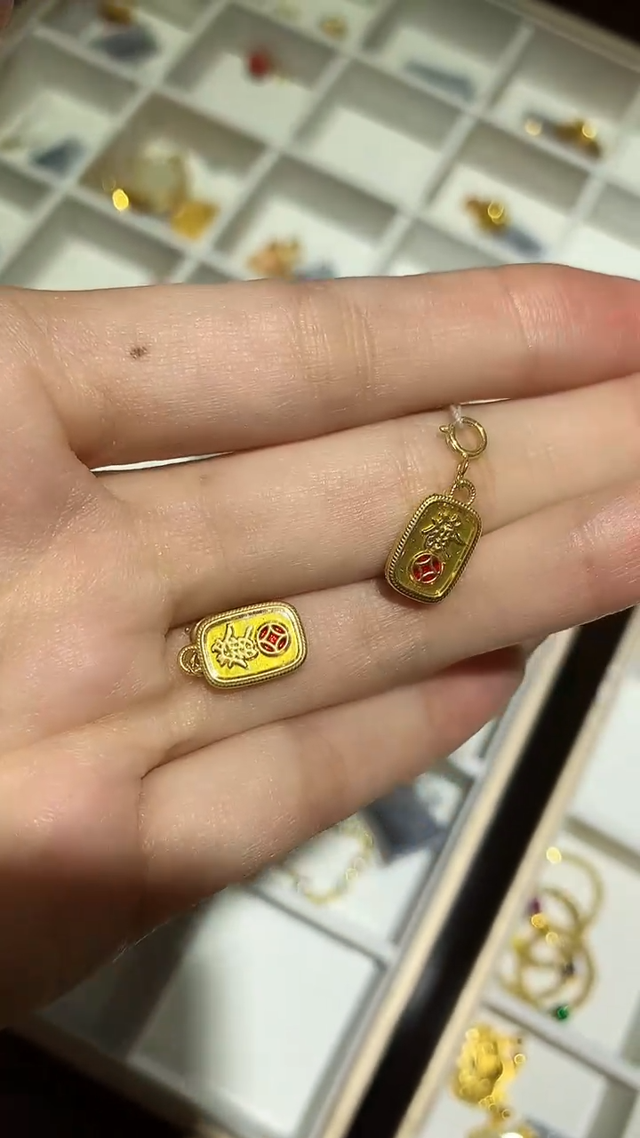 【闪购商品】18K金吊坠(不含链)方牌吊坠