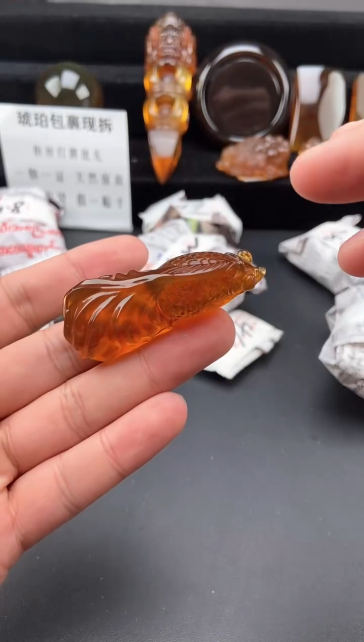 【闪购商品】琥珀颈饰未镶嵌金棕红金鱼吊坠