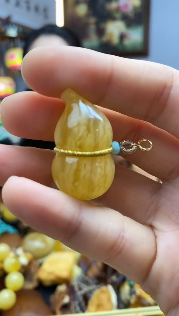 未镶嵌颈饰琥珀吊坠