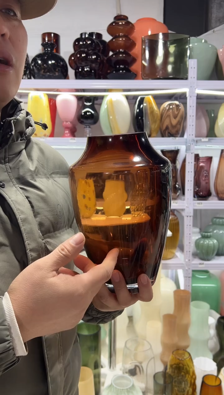 小号琥珀色花瓶微瑕介意勿拍