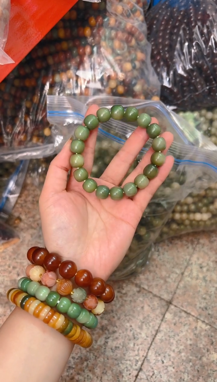 吊坠菩提根/象牙果绿色桶珠