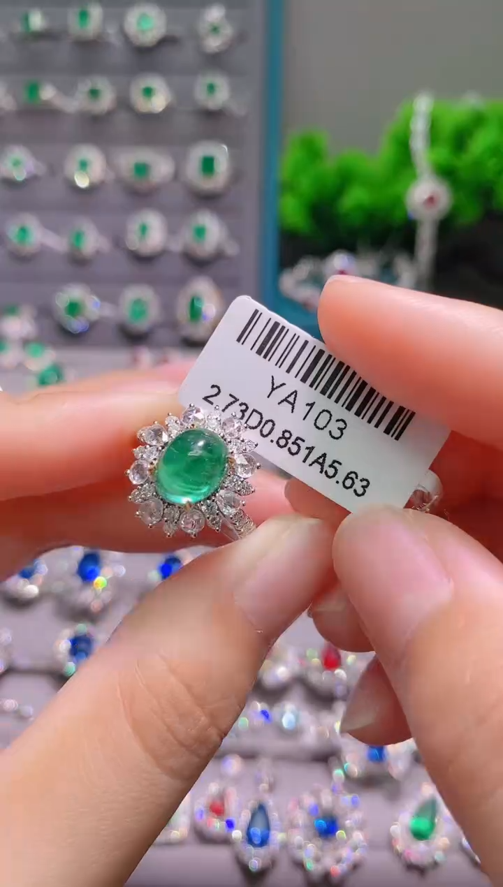 18K金戒指18K金镶嵌祖母绿.