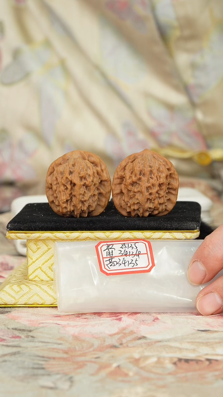 【闪购商品】文玩核桃把件一代楼