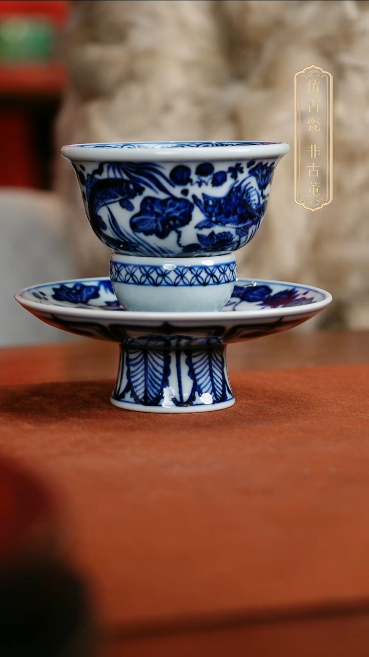 摆件陶青花鱼藻纹高足托杯