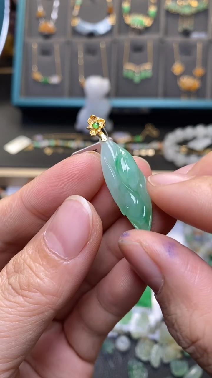 颈饰18K金镶嵌翡翠40311