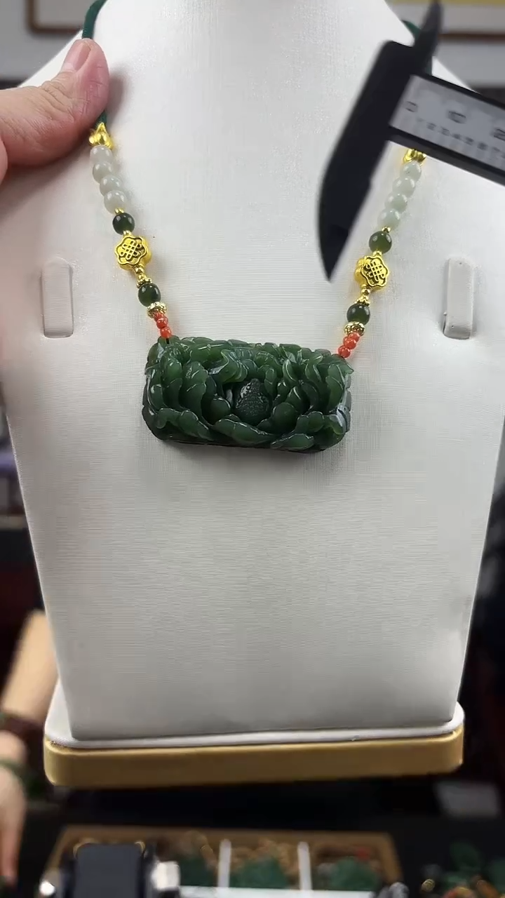 颈饰未镶嵌和田玉花牌
