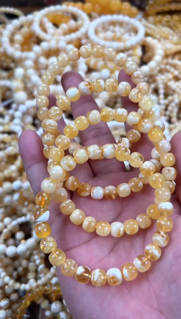 未镶嵌琥珀裸石BB7   8左右多样性一条