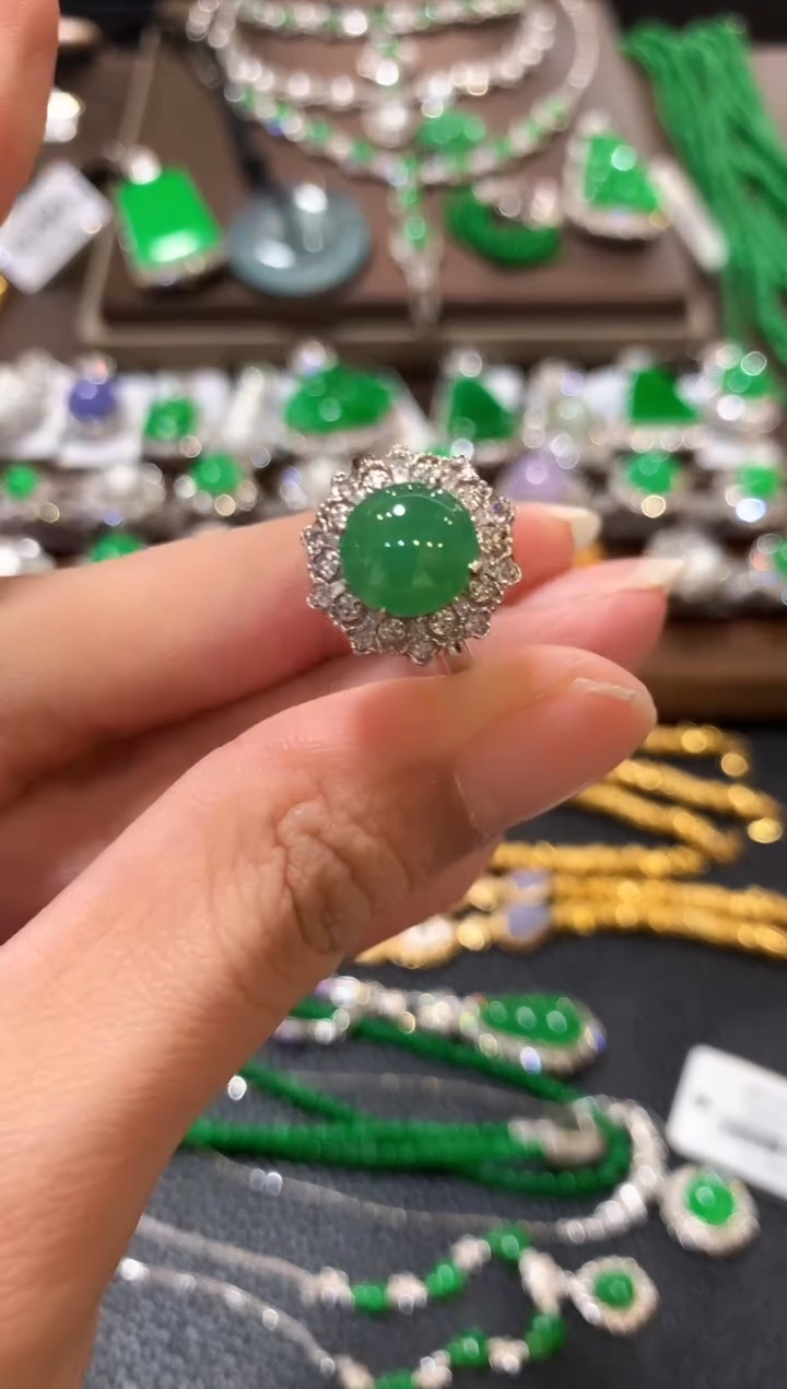 18K金镶嵌戒指翡翠m101  