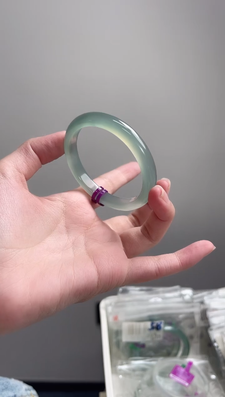 玛瑙/玉髓手镯未镶嵌55圈