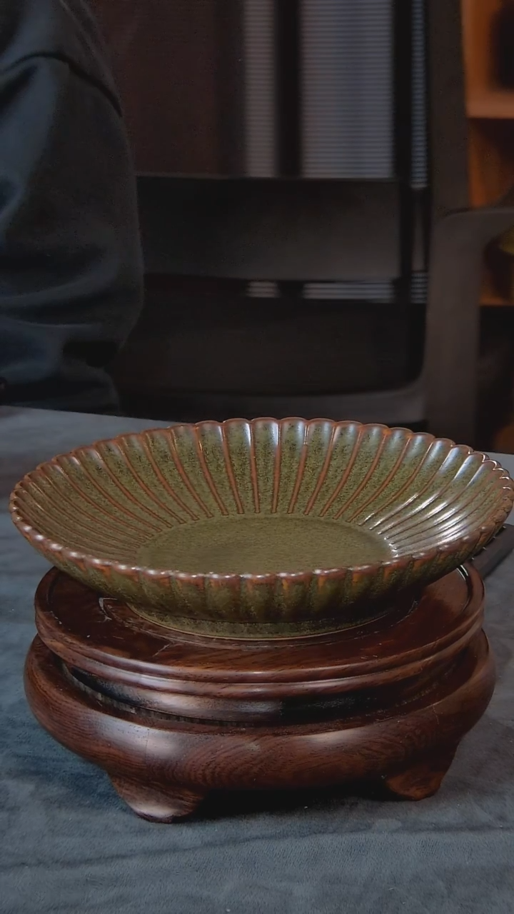 【闪购商品】盘景韵堂仿清官窑制茶叶末釉菊瓣盘蛇皮绿