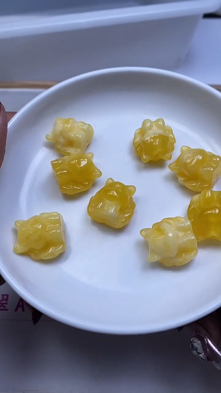 裸石蜜蜡未镶嵌E110 蜜蜡 通孔九尾20*13mm1个6元