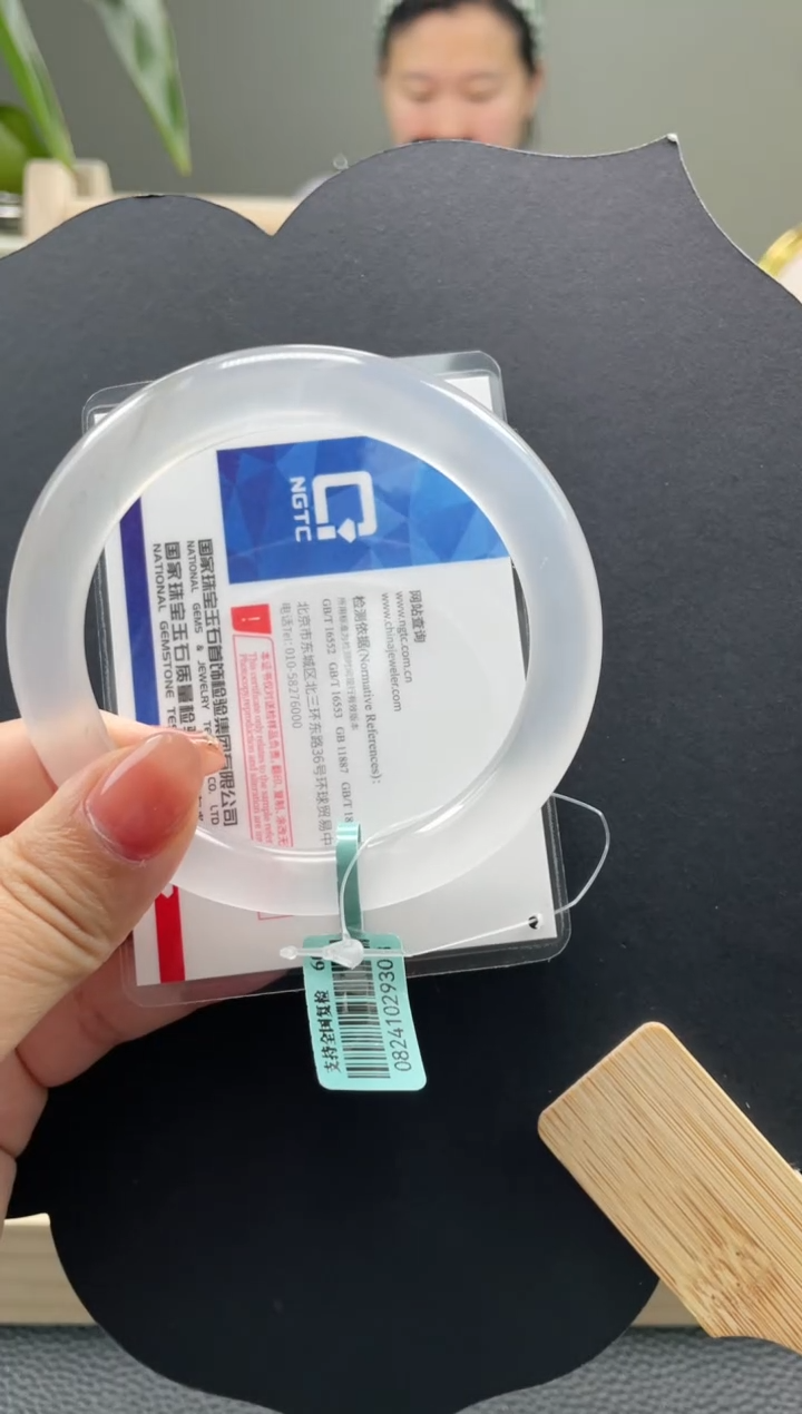 【闪购商品】石英质玉手镯未镶嵌口径60