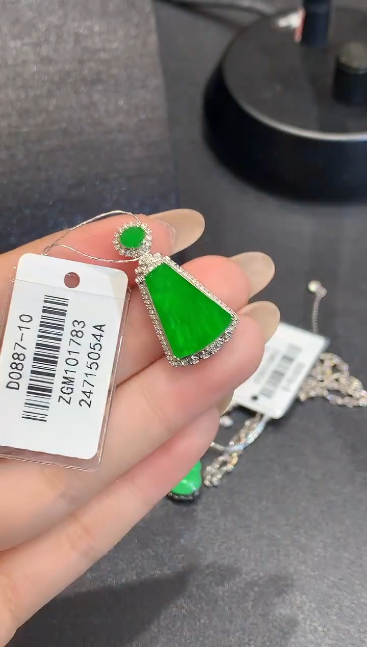 吊坠(不含链)18K金镶嵌翡翠SY多样性发其一