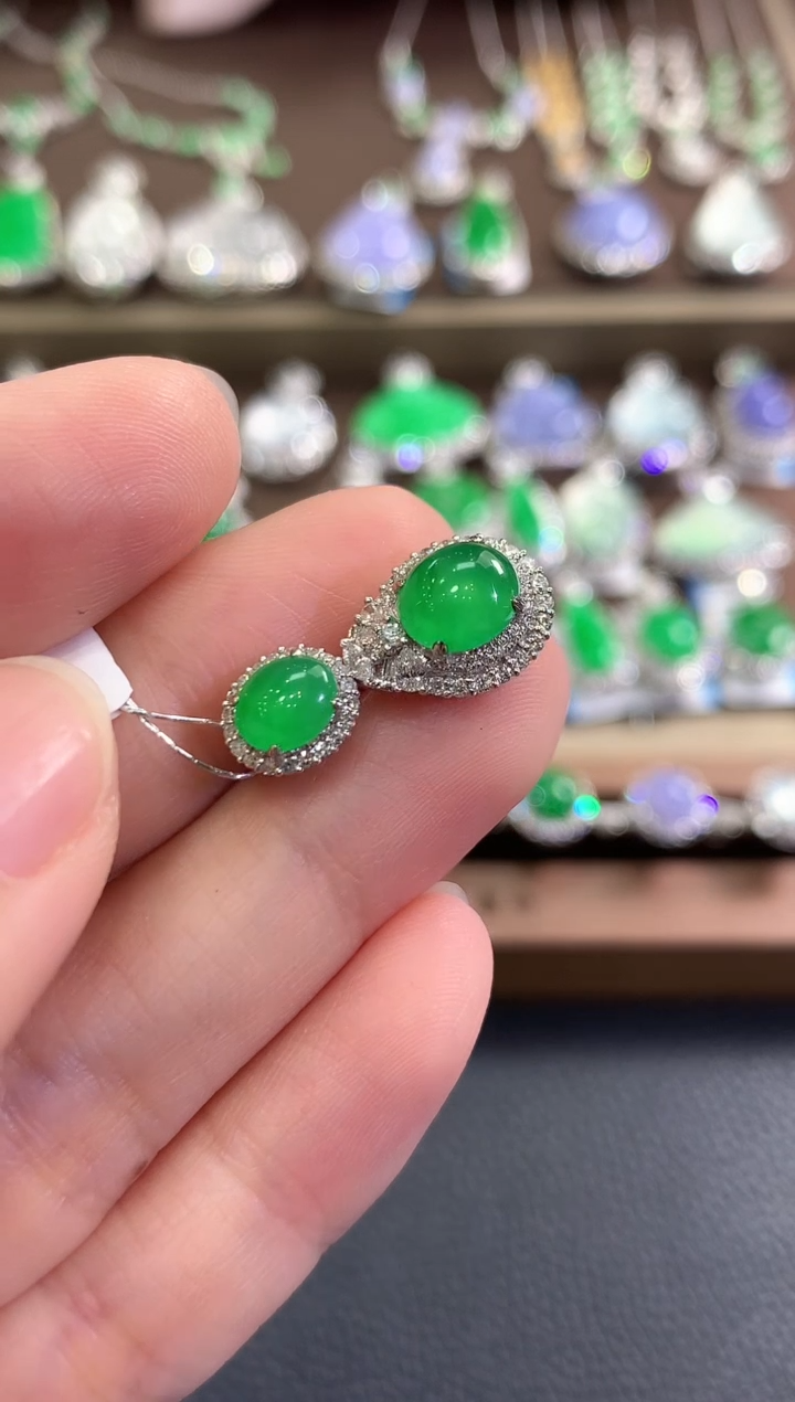 吊坠(不含链)18K金镶嵌翡翠b17 3       