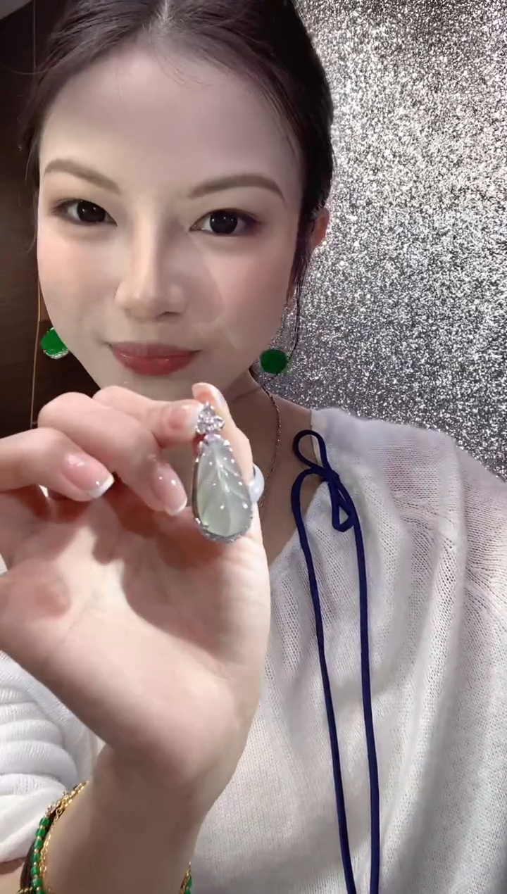 吊坠(不含链)18K金镶嵌翡翠A37 多样性发一件