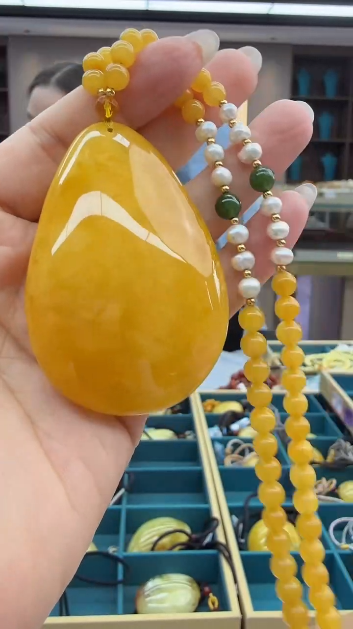 琥珀颈饰未镶嵌250秒拍号 假一罚三 