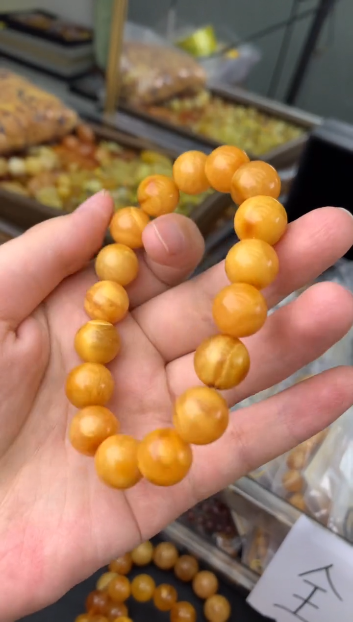 蜜蜡未镶嵌珠宝奇石81