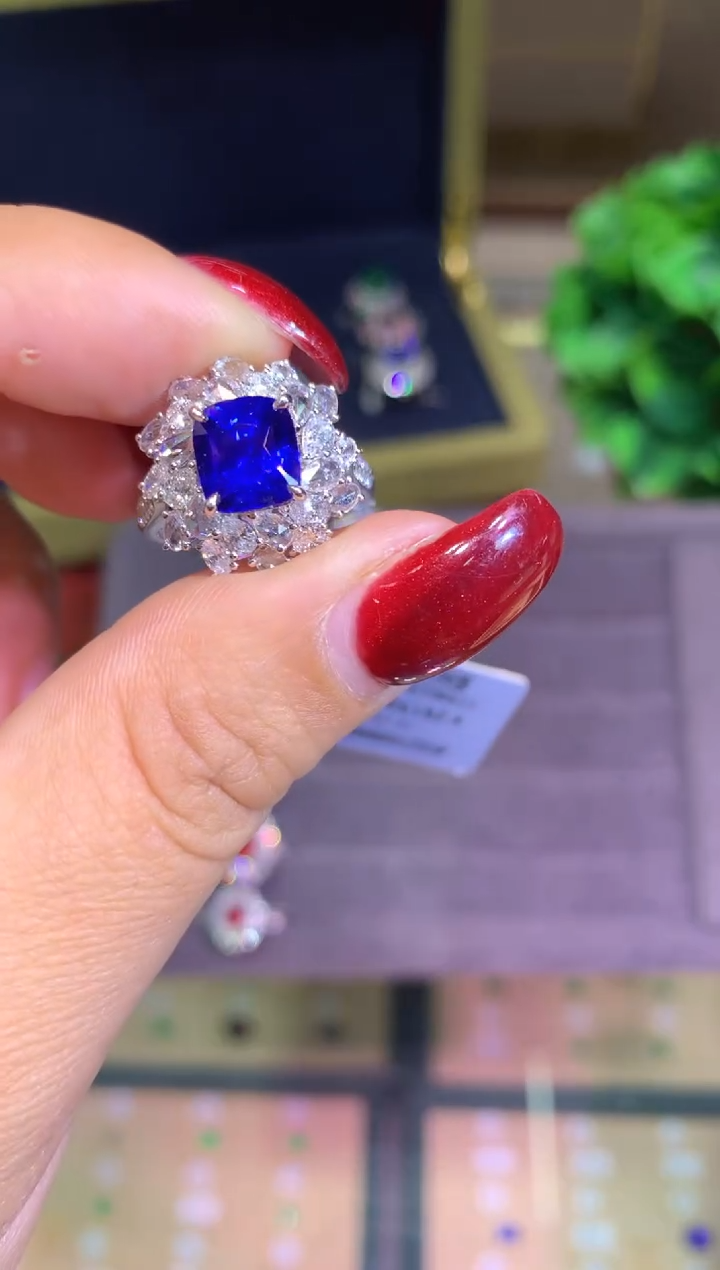 戒指蓝宝石18K金镶嵌3.03CT