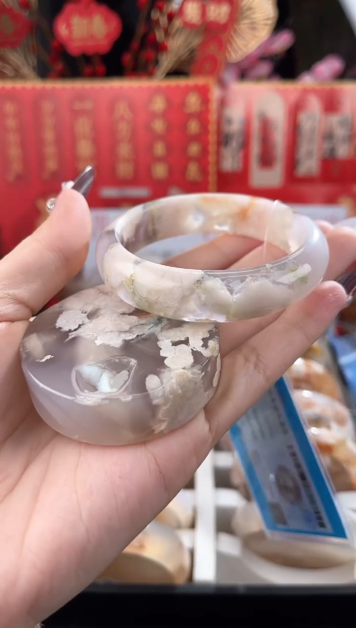 【闪购商品】石英质玉手镯未镶嵌53