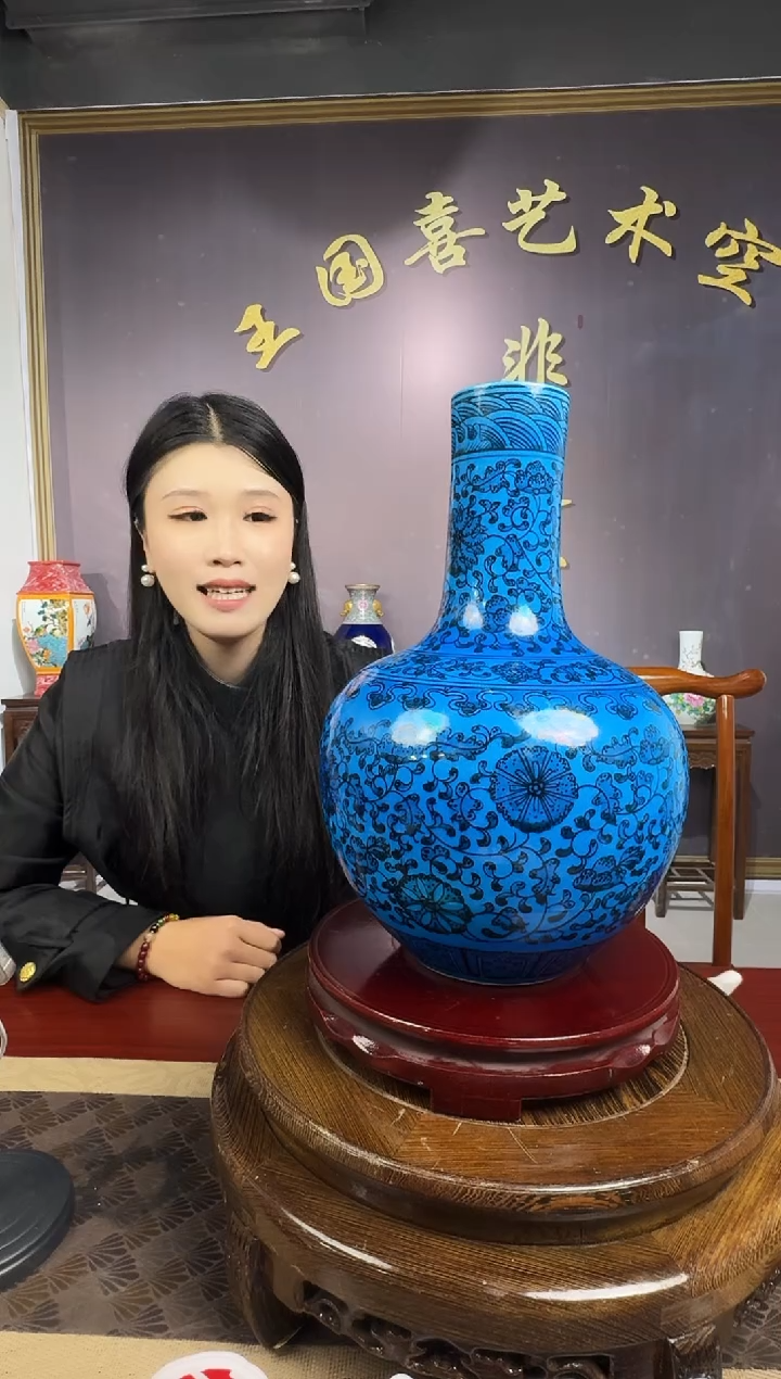 摆件瓷王国喜孔雀蓝缠枝天球瓶14带证书