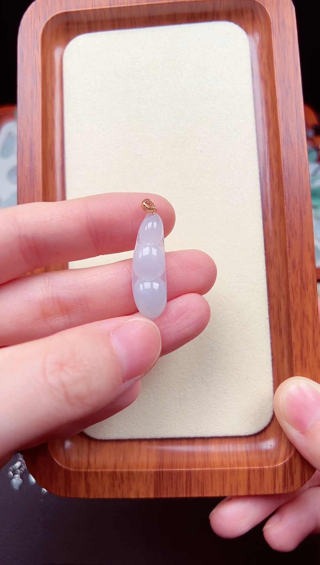 【闪购商品】翡翠颈饰18K金镶嵌福豆