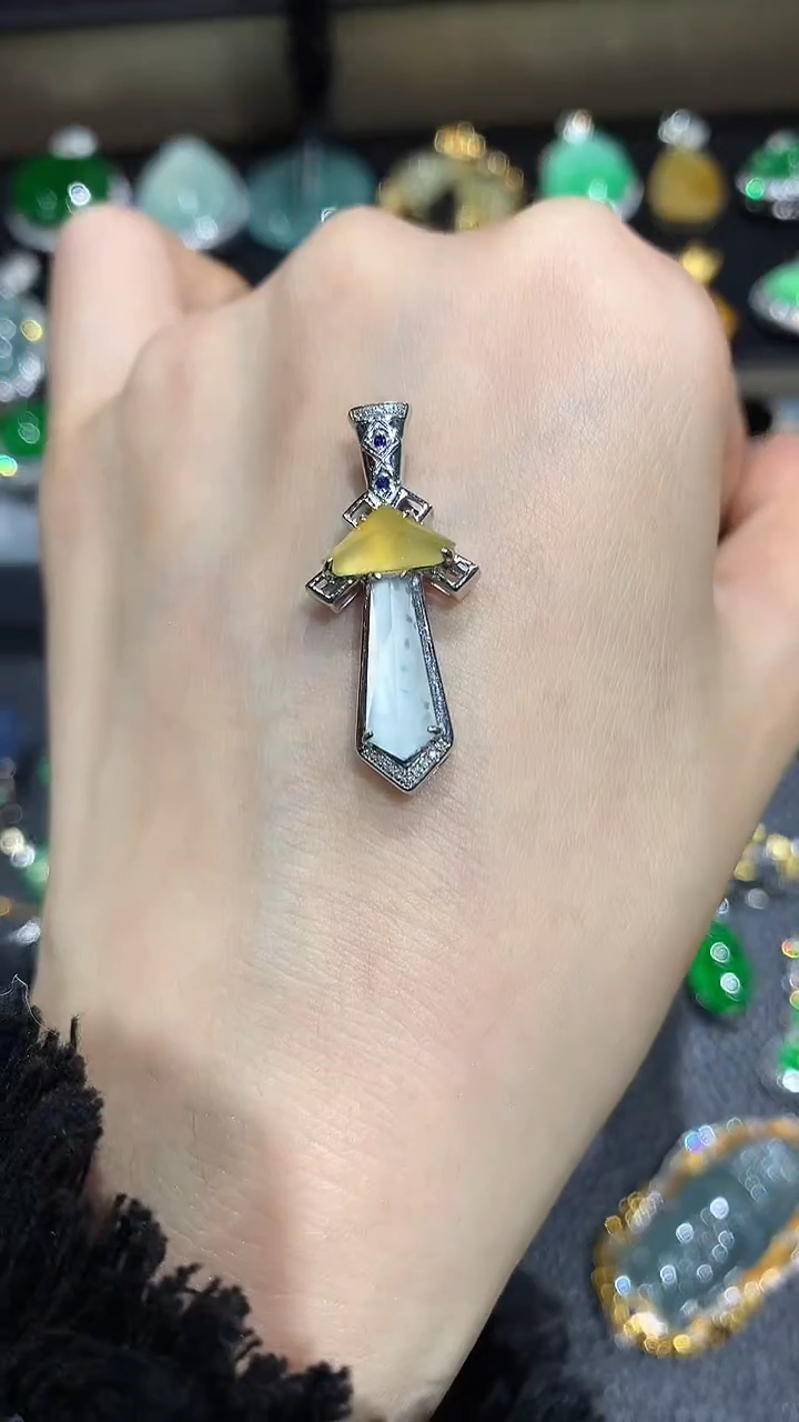 【闪购商品】翡翠吊坠(不含链)18K金镶嵌2团购