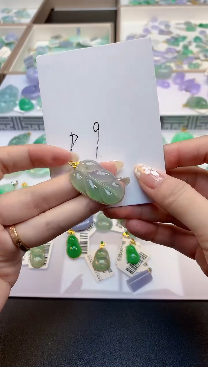 翡翠18K金镶嵌颈饰111111