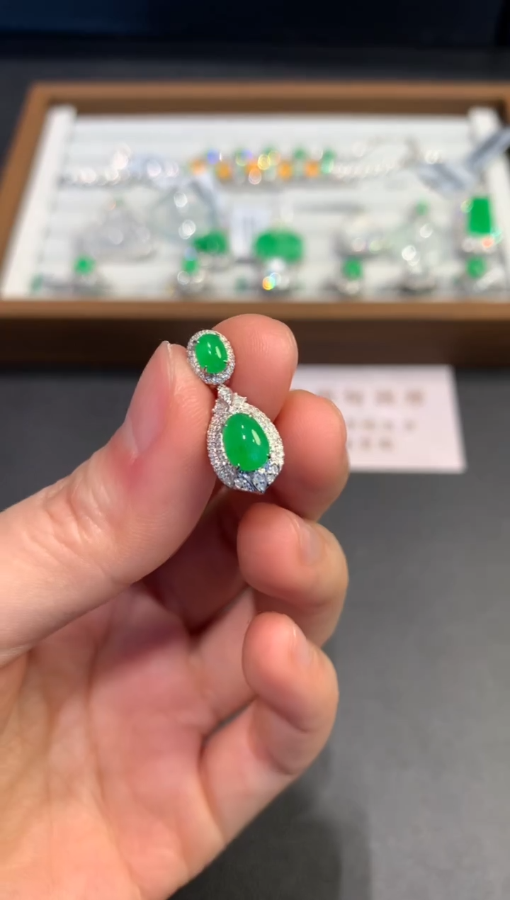 【闪购商品】翡翠吊坠(不含链)18K金镶嵌A22-3980
