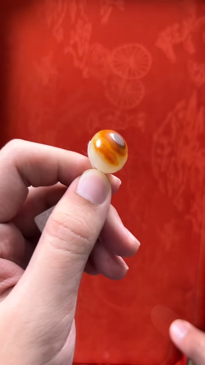 未镶嵌和田玉挂件俄料特色沁色18mm圆珠