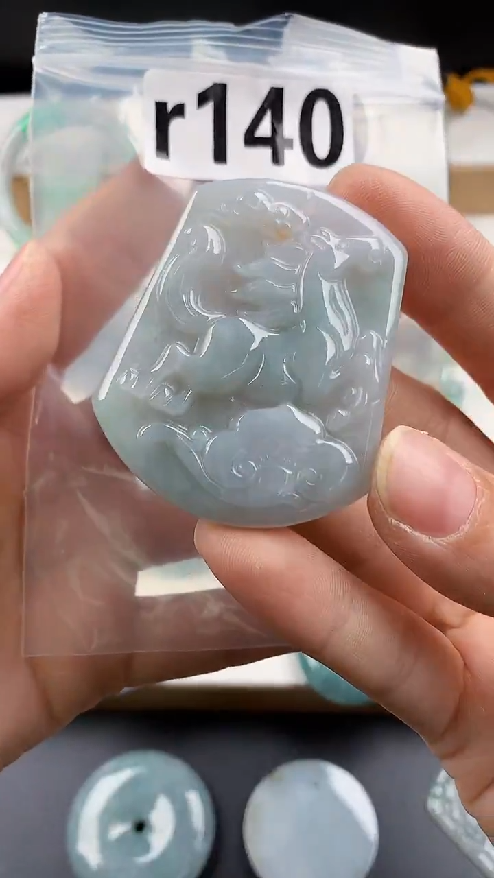 颈饰未镶嵌翡翠天然翡翠吊坠挂件