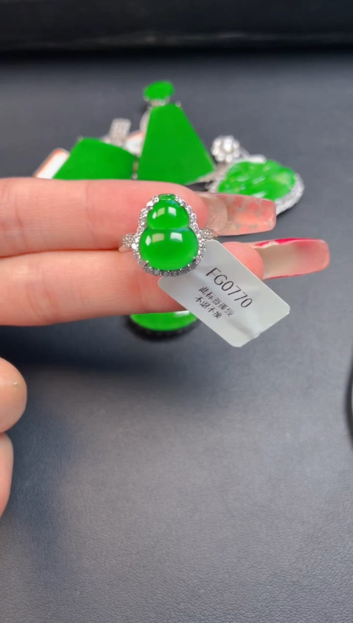 颈饰银S925镶嵌翡翠戒指