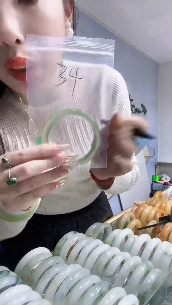 【闪购商品】蛇纹石玉手镯未镶嵌岫玉手镯57-58圈口 有纹微瑕