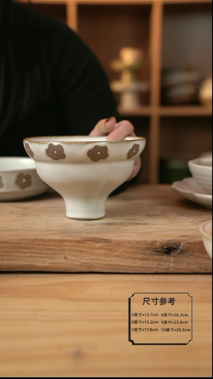 【闪购商品】白色雕刻小花花的高脚葫芦碗