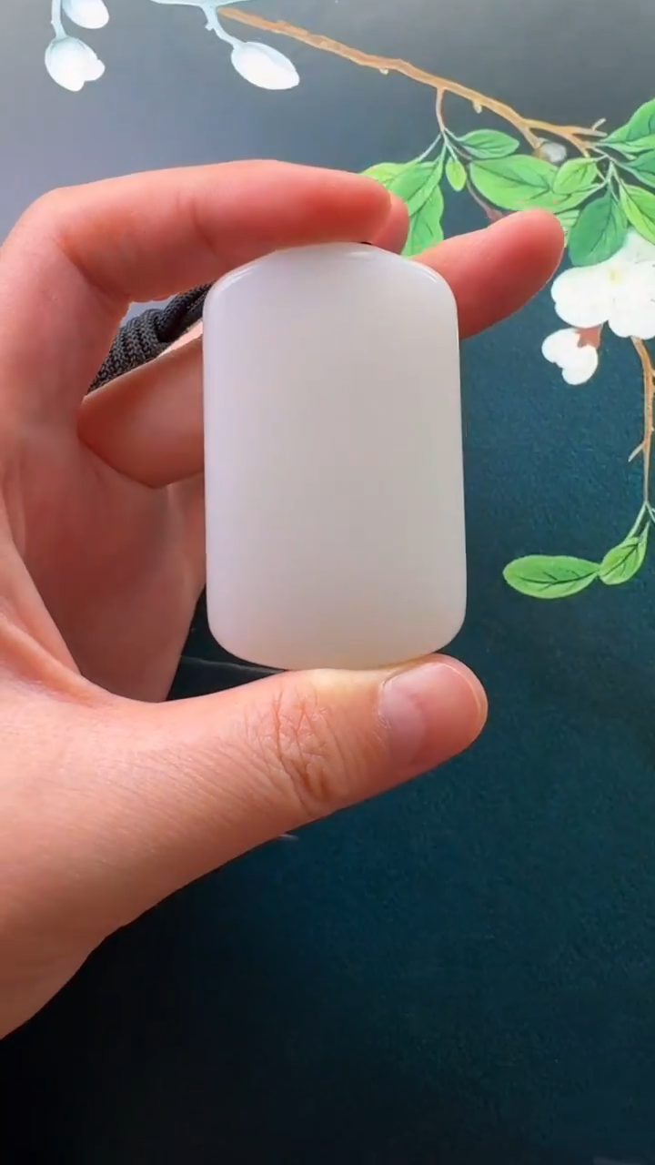 颈饰未镶嵌和田玉吊坠