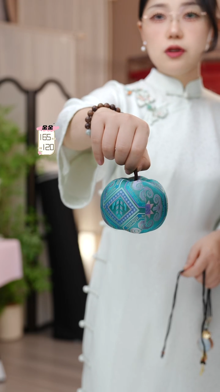 丝绸宋锦平安果摆件